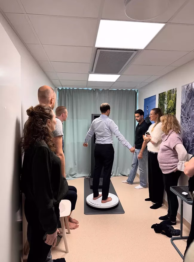 Team-Schulung am Visbody S30 in einer Faszienklinik